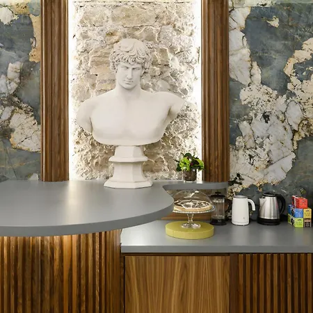 Antinous 招待所 罗马