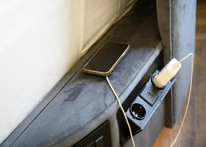 Antinous בית הארחה