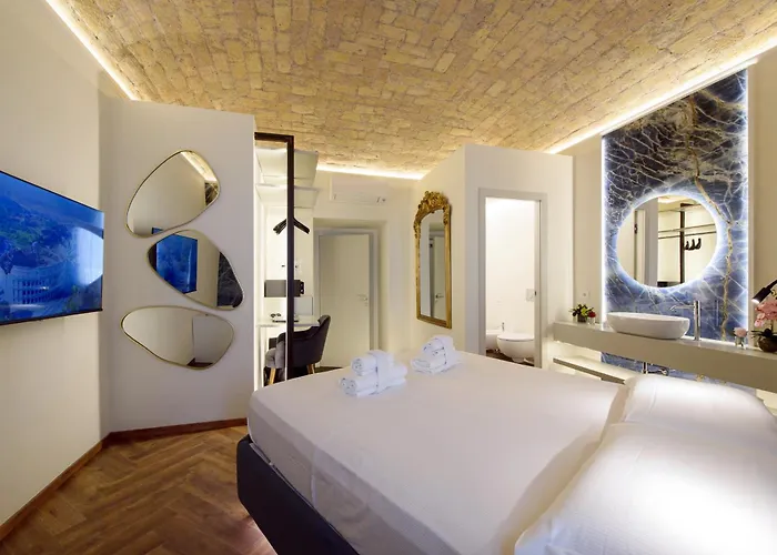 Antinous 4* רומא