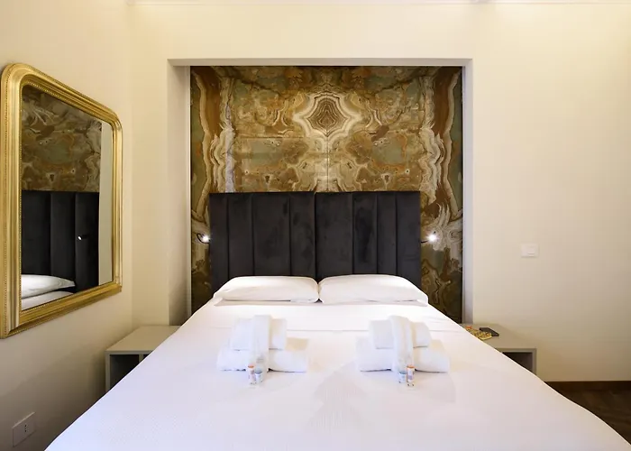 Antinous בית הארחה