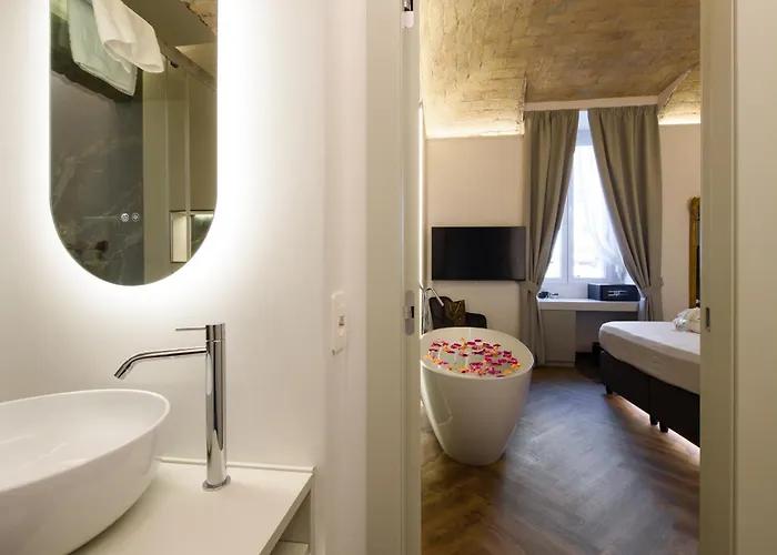 Antinous בית הארחה 4*